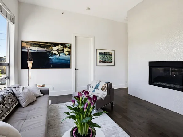 2108 W 12th Ave #304, Vancouver, BC V6K 2N2