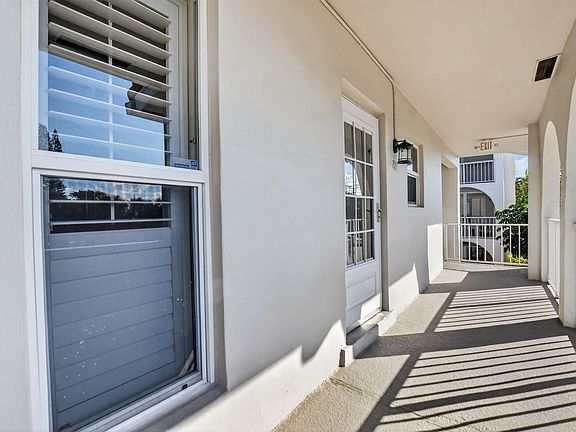 4th image of 250 NE 20th Street #2270