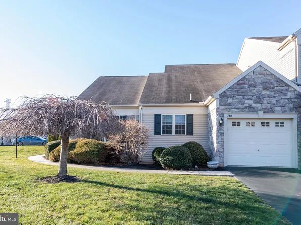 750 Creek Side Dr, Hummelstown, PA 17036