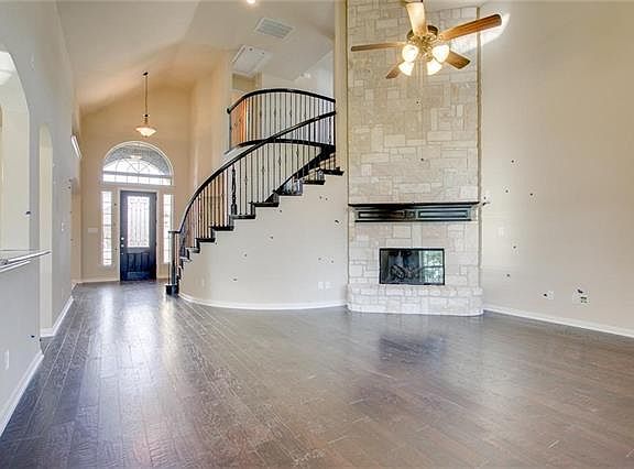 5th image of 820 Danbury Dr