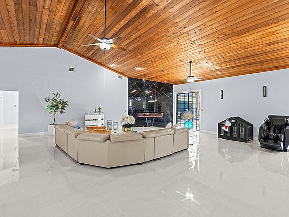 5th image of 17324 Fox Trail Ln