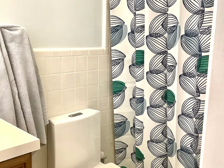 148 Overbrook Dr E — Photo 15
