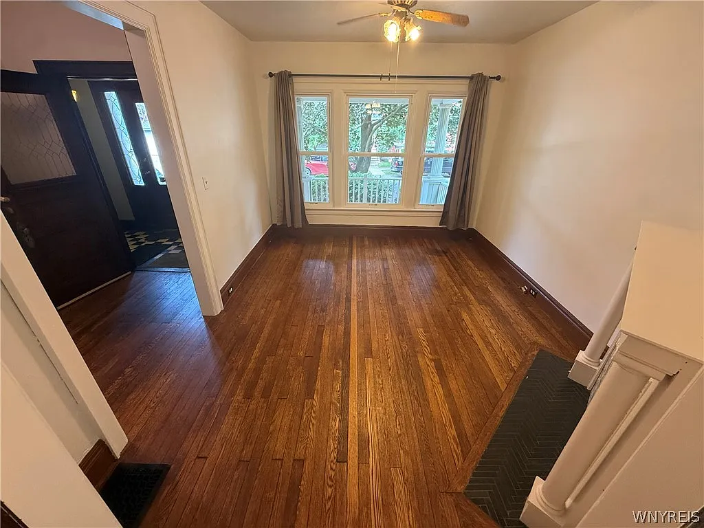 3 bed, 1.0 bath, 2396 sqft, $1,550 — Photo 3