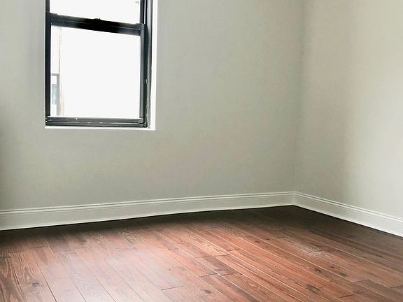 3rd image of 19 Woodruff Ave APT D4