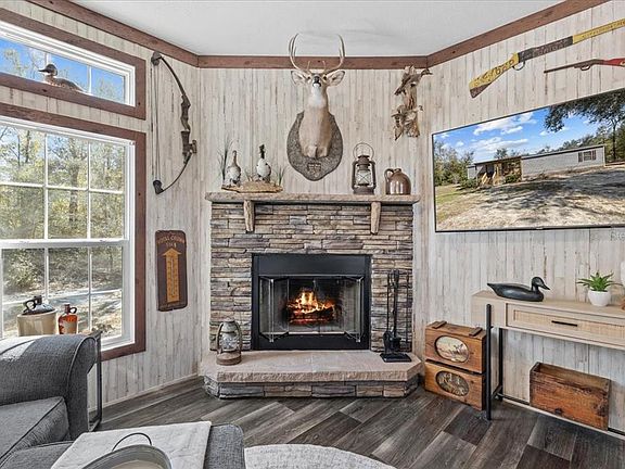 3rd image of 771 SW Choctaw Ave