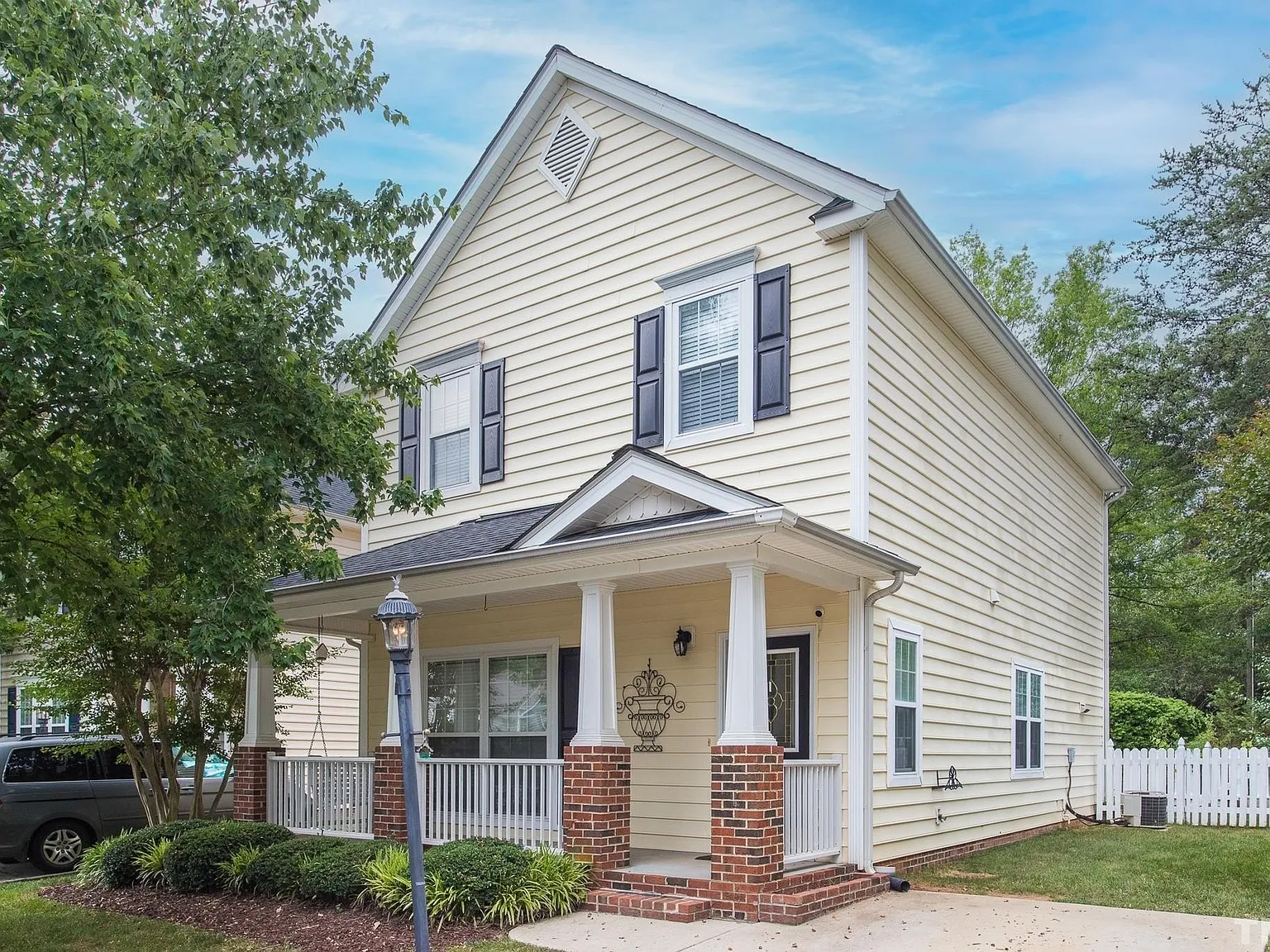 3 bed, 2.5 bath, 1504 sqft, $2,050 — Photo 1