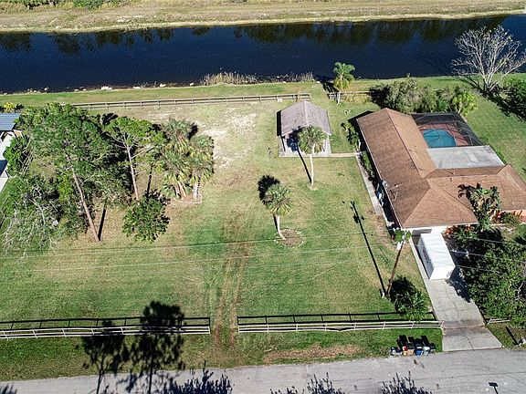 3rd image of 2100 Laura Ln