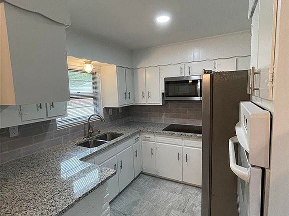 2nd image of 1100 Meadow Dr