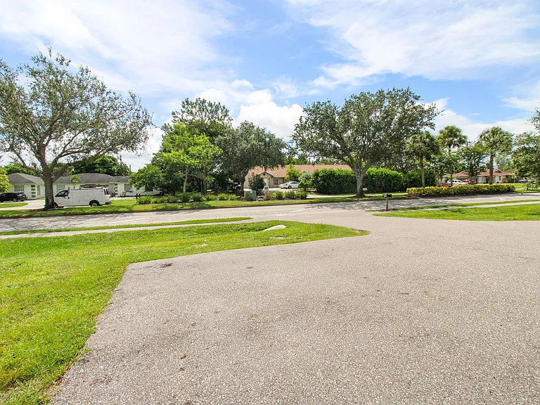 2861 Tropicana Blvd — Photo 17
