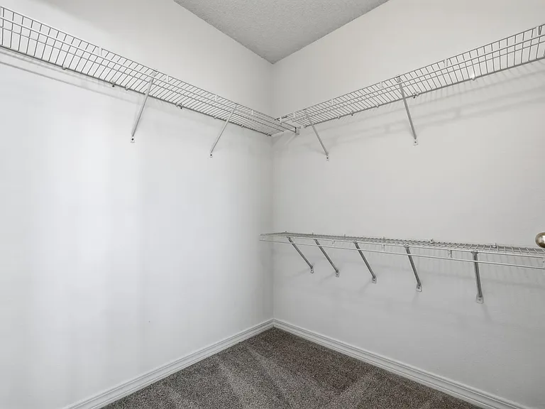 2030 Hawthorne Dr — Photo 25