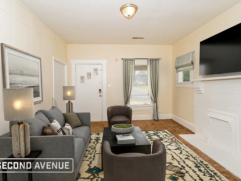 3201 Avenue E — Photo 2