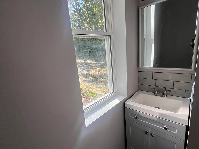 2122 Jefferson St — Photo 11