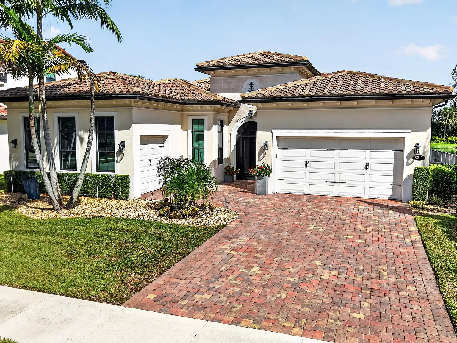 4 bed, 3.5 bath, 3126 sqft, $15,000 — Photo 1