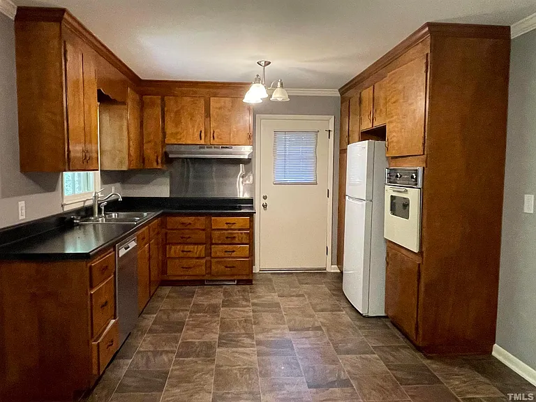 2604 Patrick Rd — Photo 4