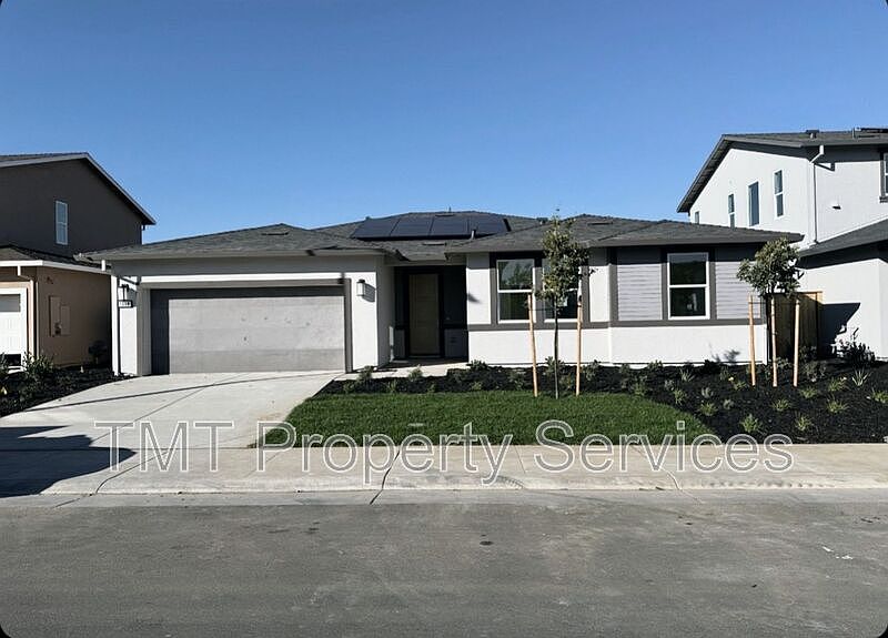 1st image of 1060 Lyonia Cir