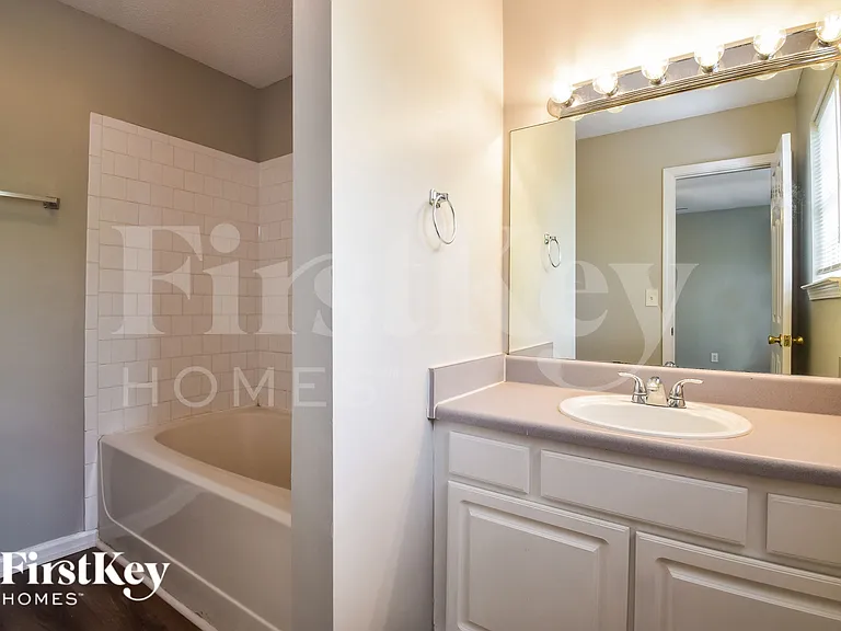 2451 Brianna Dr — Photo 10