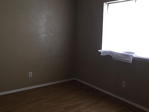4th image of 1013 Greencove Dr