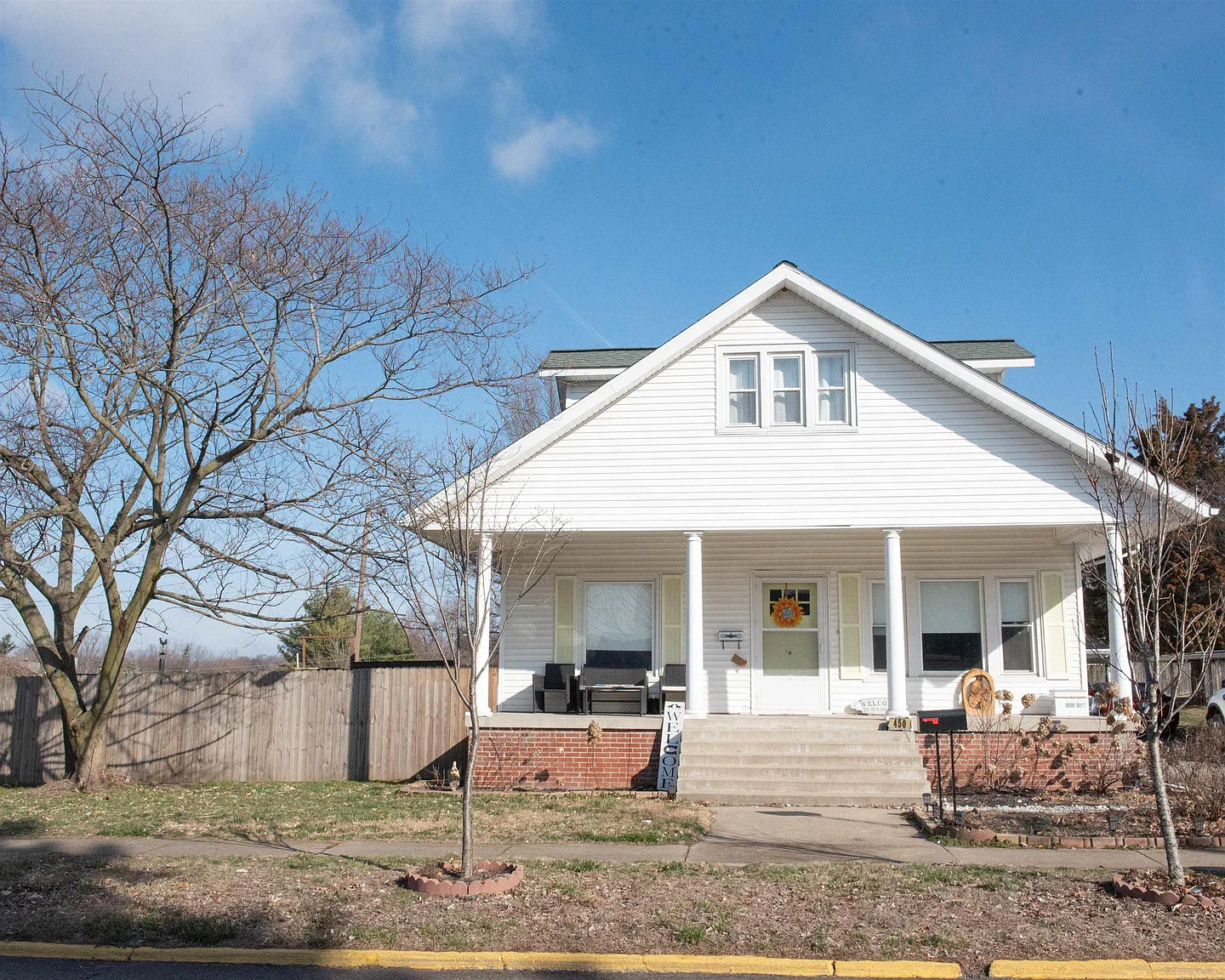 450 W Spring St photo 1