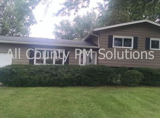 829 W Spring St, South Elgin, IL 60177