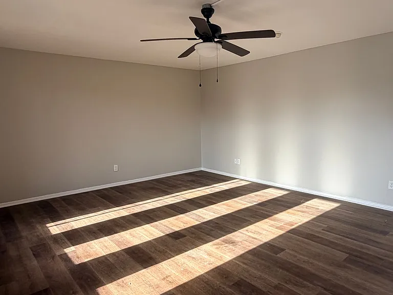 604D Sherwood Dr — Photo 2