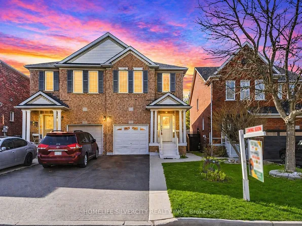 8 Oak Gardens Ct, Brampton, ON L6R 2Y6