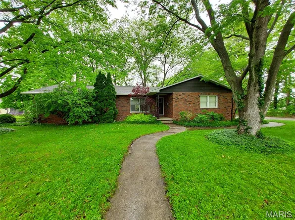 1217 Butternut Dr, Greenville, IL 62246