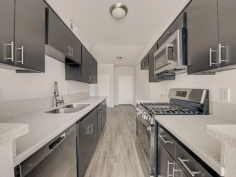14900 Moorpark Street — Photo 40