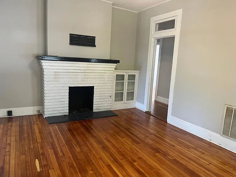 2223 Lee St — Photo 4