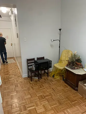 Rented by M.Grossman R.E. Management | media 6