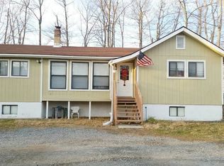 542 Country Place Dr, Tobyhanna, PA