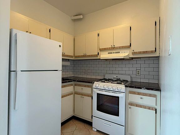 4th image of 350 Van Brunt St APT 3
