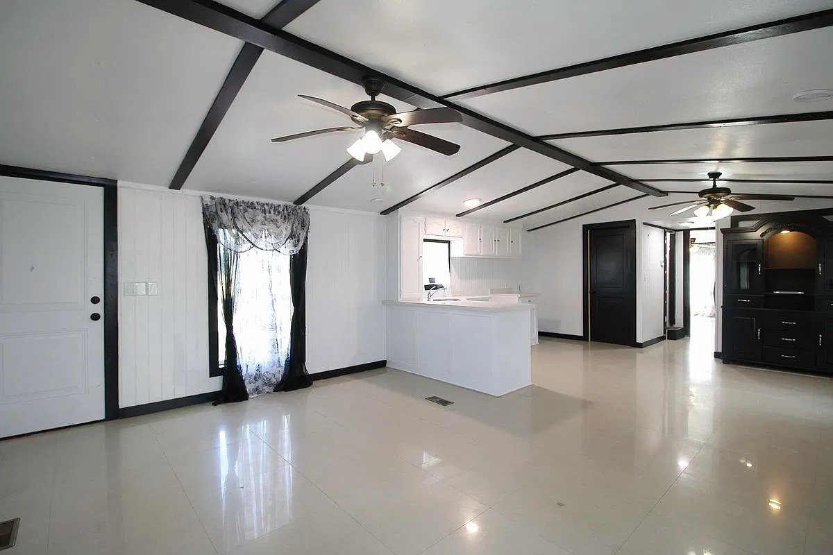 3 bed, 2.0 bath, 1056 sqft, $1,300 — Photo 3