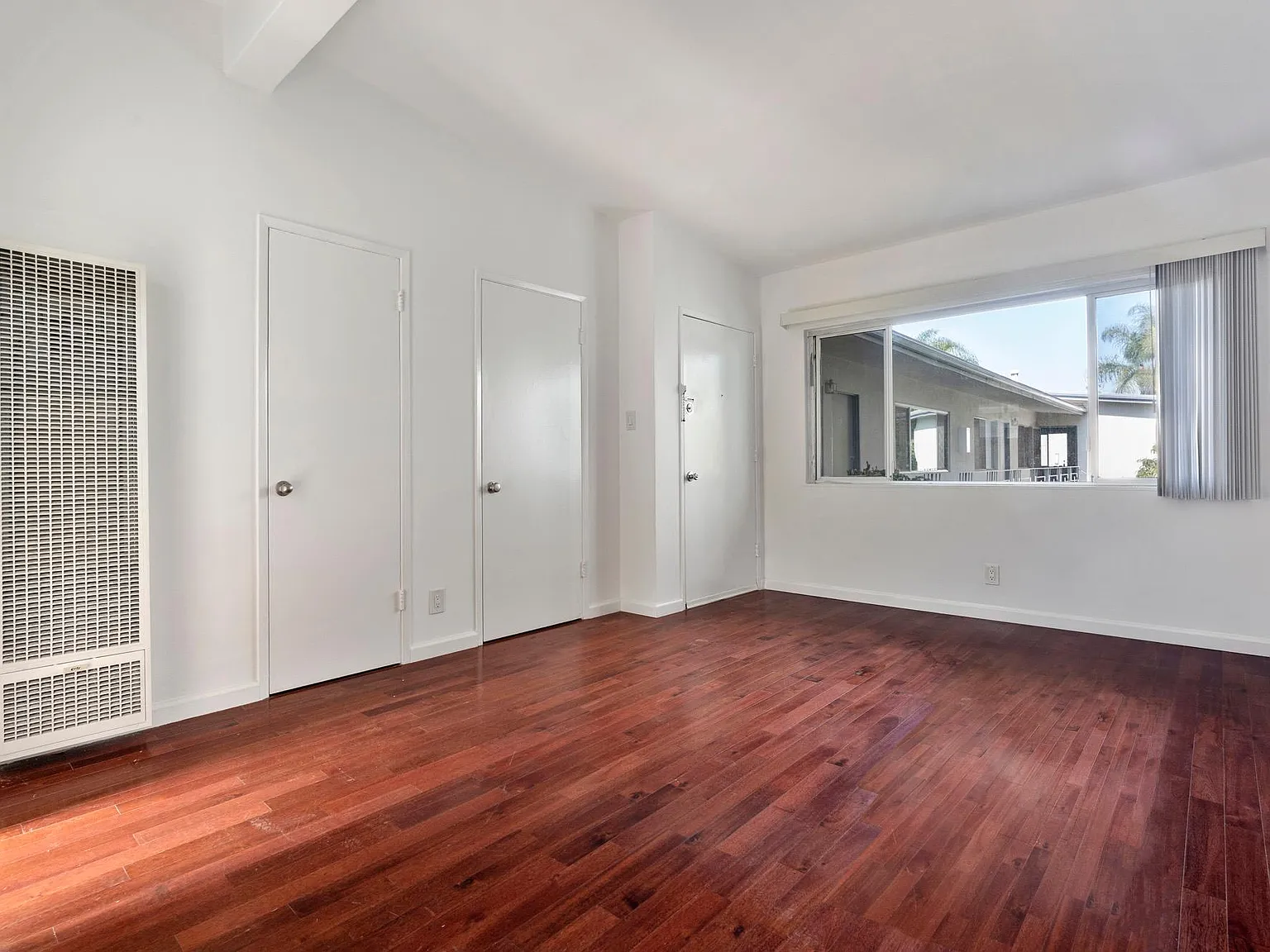 Studio, 400 sqft, $1,895 — Photo 3