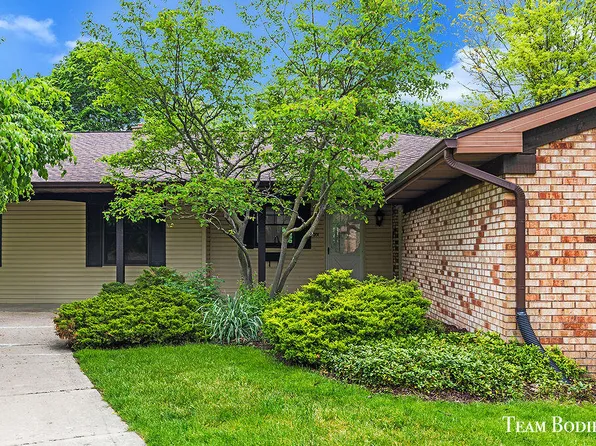 201 Bona Vista Dr NW #21, Grand Rapids, MI 49504