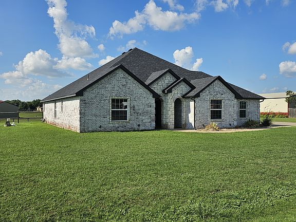 2nd image of 128 NE Creekside Dr