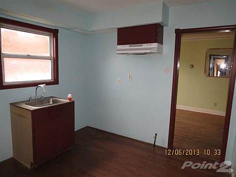 2nd image of 924 Beatrice St