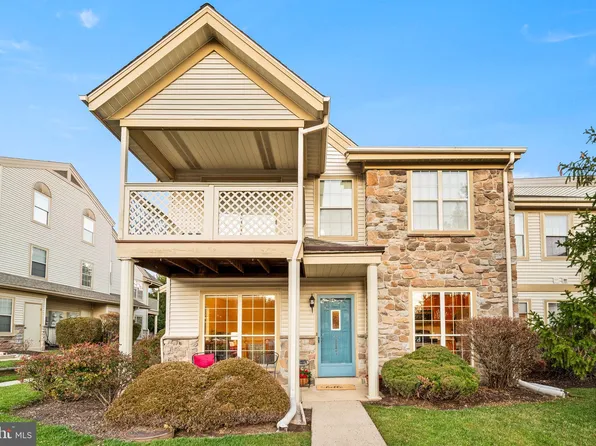 2207 Foxmeadow Dr, Royersford, PA 19468