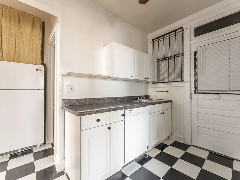 4352 N Winchester Ave — Photo 6