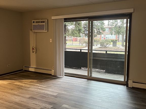 5th image of 2647 W 127th Burr Oak Ave #1E