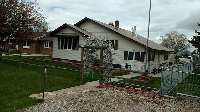 1st image of 220 Mount Pleasant St