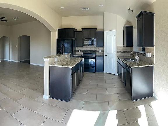4th image of 604 W Vega Ln