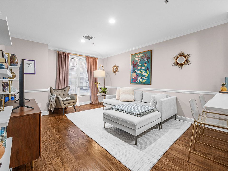 1st image of 725 Jefferson St APT 24