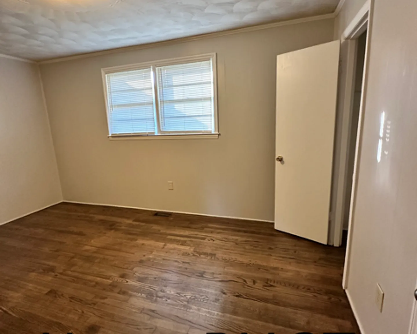 2 Bedroom Duplex Ask us about our Move-in special!! — Photo 4