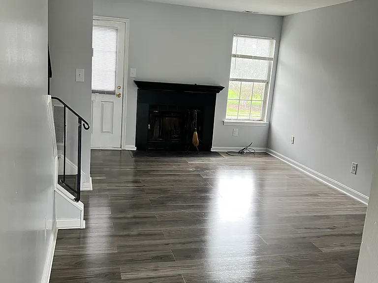 5509 Woodlawn Manor Ct — Photo 2