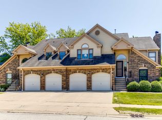 2314 Magnolia Ct E, Buffalo Grove, IL 60089