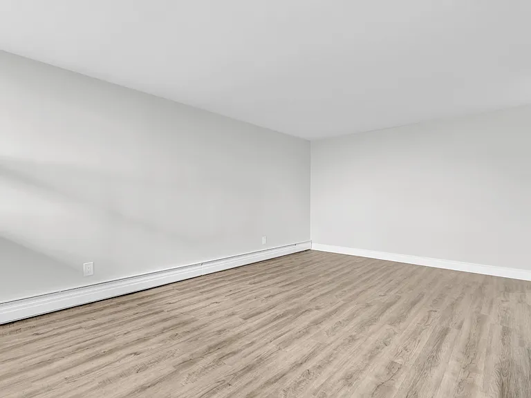 3189 King St E — Photo 27