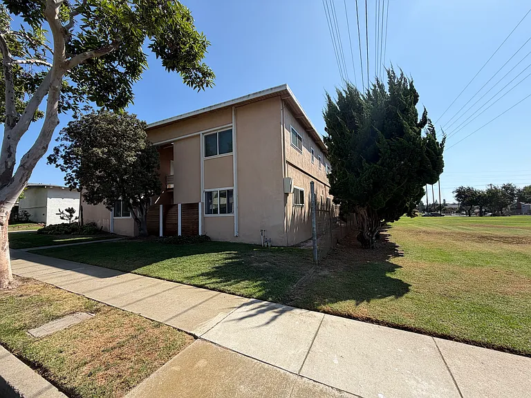 1616 E Sycamore Ave #12 — Photo 1