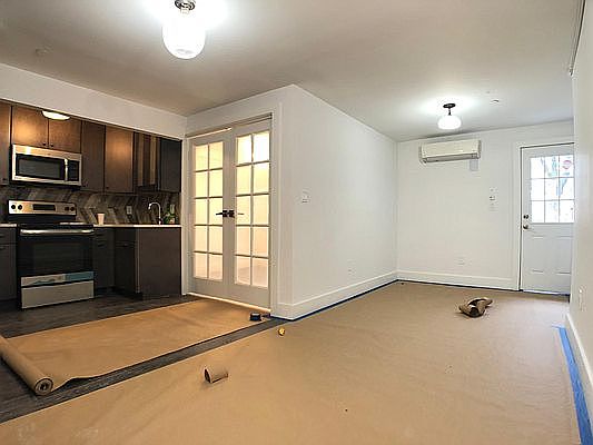 5th image of 145 Weirfield St #1