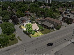 426 Tecumseh Rd W, Windsor, ON N8X 1G5