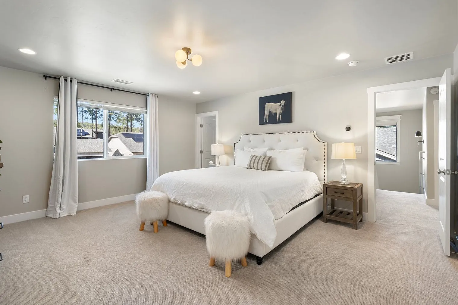 5 bed, 3.0 bath, 2389 sqft, $7,320 — Photo 2